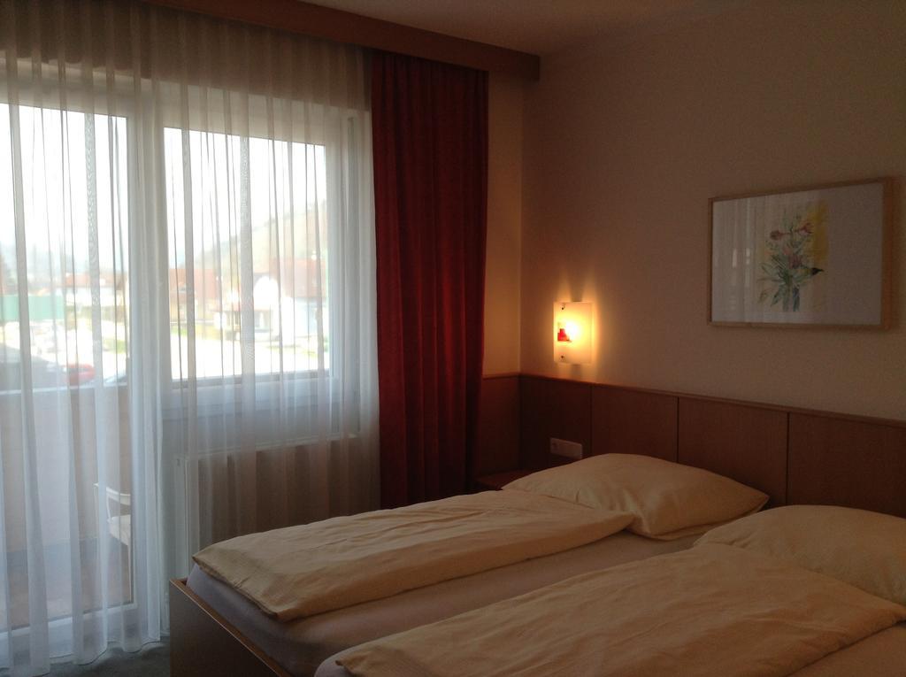 Leonsteinerhof Bed & Breakfast ภายนอก รูปภาพ
